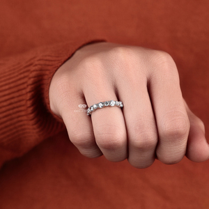 Anillo de Eternidad de Oro Blanco con Diamante Ovalado Cultivado en Laboratorio, Anillo de Boda, Joyería de Aniversario - Product Image 3