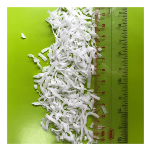 Coco deshidratado en hojuelas elaborado con trozos de pulpa de coco seca para decorar pasteles, postres y recetas culinarias de Vietnam. - Product Image 6