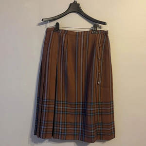 Jupe kilt midi écossaise traditionnelle pour femme, à motifs écossais marron, 100 % laine, avec boucle en cuir 2026 - Product Image 1