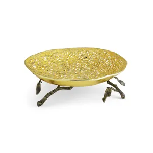 Bandeja Decorativa de Metal Hecha a Mano, Ecológica, con Forma Irregular, Diseño de Plantas Grabado, para Espacios Modernos - Product Image 1