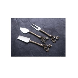 Juego de Cuchillos para Queso de Lujo de 3 Piezas de Acero Inoxidable con Mango de Latón y Asta de Ciervo, Apto para Lavavajillas, Personalizable, Cuchillo y Tenedor para Queso - Product Image 1