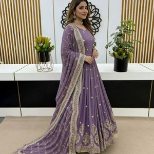 Ramdev Trading Heavy Silk Modern Style Women's Kurta/<b>Kurti</b> for Wedding and Party Occasions with High Quality - Product Image 1