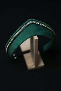 Diadema Ancha de Terciopelo Verde Oscuro Superior con Patrón de Hojas y Bordado de Cuentas, Accesorio de Moda para Mujer, Diadema de Boutique - Product Image 3