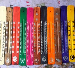 Porte-encens indien artisanal en bois de santal, très apprécié, pour usage religieux, festif, aromathérapie, méditation et design. - Product Image 6