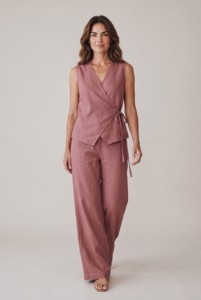 Ensemble deux pièces en coton slub à prix d'usine : haut sans manches et pantalon évasé, coupe ample avec poches, idéal pour les soirées et les vacances - Product Image 1