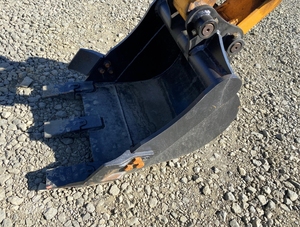Mini-excavatrice de 1,2 tonne avec godet de creusement et composants essentiels du moteur pour les travaux d'aménagement paysager et les projets utilitaires - Product Image 5