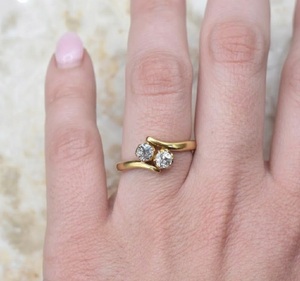 แหวนหมั้นแบบ Toi et Moi ชุบทองคำแท้ 14K/18K สไตล์ยุโรปโบราณ ประดับเพชรเพาะเลี้ยงในห้องปฏิบัติการ รับรองโดย IGI ดีไซน์วงแหวนโค้ง - Product Image 6