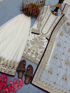 Costume Anarkali traditionnel indien pakistanais pour femmes, en soie blanche brodée, coupe ample, longueur au sol, pour mariage - Product Image 5