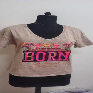 T-shirt en coton à col en V pour femmes, fabricant en gros, prix imbattable - Product Image 3