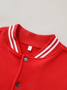 Fabricante de Chaquetas Universitarias Personalizadas de Alta Calidad, Chaqueta Deportiva con Parche de Logotipo, Cierre de Botones, Color Sólido - Product Image 3