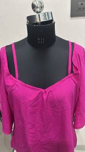 Blouse unie magenta à col en V et bretelles, manches courtes évasées, qualité supérieure, pour femme, vente en gros - Product Image 3