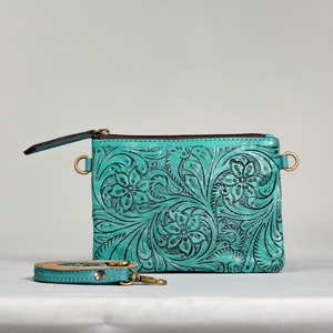 Pochette en cuir véritable turquoise avec motif floral gravé à la main, fermeture éclair, style bohème, bandoulière unique, 7 pouces - Product Image 1