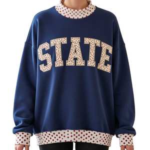 <span class=keywords><strong>Felpa</strong></span> <span class=keywords><strong>Oversize</strong></span> <span class=keywords><strong>Marrone</strong></span> in Cotone Felpato con Applicazione a Pois e Logo Stato, Girocollo Unisex, Ideale per l'Autunno - Product Image 2
