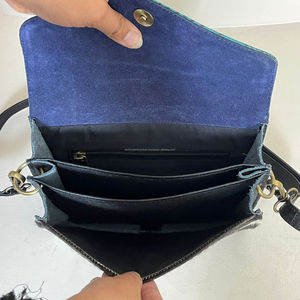 Sac à bandoulière en cuir de vachette véritable gaufré de style occidental pour femmes sac à bandoulière en cuir de fourrure gaufré turquoise élégant - Product Image 6