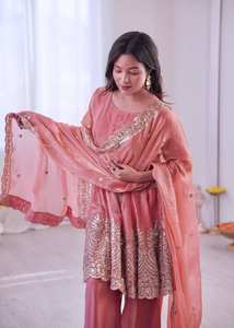 Conjunto de diseñador con top peplum con adornos de espejos, pantalón palazzo y dupatta. - Product Image 2