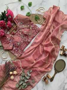 Sari de satén Fandy con diseño Dana Moti cortado a mano y trabajo Dana Khatli, completamente cosido, con conjunto de blusa a juego. - Product Image 6