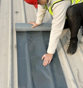 Hoja impermeable de HDPE azul Tamaño personalizado disponible 2mm de espesor Resistente a altas temperaturas para edificios prefabricados - Product Image 2