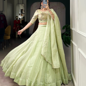 ชุดเลเฮนกาพรีเมียมแบบอัลเลน ครัช พร้อมกระโปรงบานขนาด 4.60 เมตร และเสื้อปักลูกปัดแบบเย็บติด สำหรับร้านค้าบูติก - Product Image 1