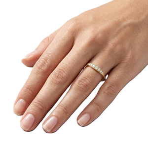 Bague de promesse minimaliste empilable en or massif 10K 14K avec sept diamants, bague d'anniversaire délicate avec milgrain et diamant de laboratoire rond - Product Image 6