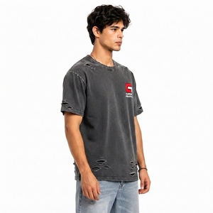 เสื้อยืดผู้ชายสไตล์ Distressed ขายดีที่สุด ผลิตจากโรงงานโดยตรง เนื้อผ้านุ่ม ระบายอากาศได้ดี สตรีทแวร์ พร้อมบริการเพิ่มแบรนด์ส่วนตัว - Product Image 3