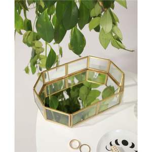 Plateau décoratif hexagonal en verre miroir doré de luxe - Organisateur de bijoux moderne en métal pour coiffeuse, centre de table basse, décoration intérieure - Product Image 4