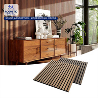 Panneau acoustique en bois avec surface à lattes décorative pour l'absorption acoustique dans les maisons, les bureaux, les hôtels, les restaurants et les studios
