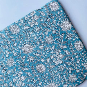 ผ้าฝ้ายออร์แกนิคแบบเป็นมิตรต่อสิ่งแวดล้อม ลายดอกไม้พิมพ์แบบดั้งเดิมจากเมืองชัยปุรี ขนาด 60x60 ซม. สำหรับตกแต่งบ้าน ผ้าม่าน หรือใช้สำหรับเด็กผู้ชาย - Product Image 1