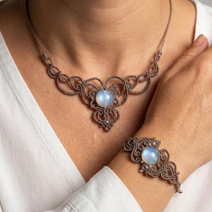 Conjunto de Collar y Pulsera de Macramé de Plata Tai Hecho a Mano al por Mayor, Joyería Boho con Cristales Curativos Ajustable para Mujer, Regalo HARI OM - Product Image 1