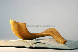 Shofar kosher kudu de Israel, Ángel tallado medio pulido, estilo religioso - Product Image 2