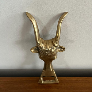 Abridor de Botellas Vintage de Latón Macizo Resistente con Diseño de Toro, Temática Artística del Oeste, para Coleccionistas y Entusiastas - Product Image 2