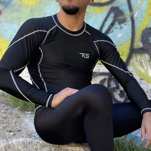 Rash Guard de secado rápido en nueva colección con tela flexible y ajuste ceñido para fitness y deportes activos. - Product Image 4