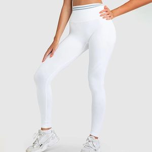 Leggings de compression doux pour femmes avec soutien-gorge de sport à dos ouvert, tenue élégante pour le yoga, le pilates et l'entraînement - Product Image 3