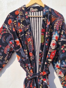 Kimono largo de terciopelo rosa OFMD con estampado de pájaros y borlas, bata de algodón y terciopelo original OFMD - Product Image 4