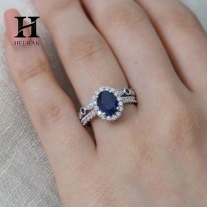 Anillo de Zafiro Azul Real con Corte Ovalado Vintage, Banda con Racimo de Piedras Preciosas Alternadas, Oro de 10K/14K, Joyería Personalizada - Product Image 1