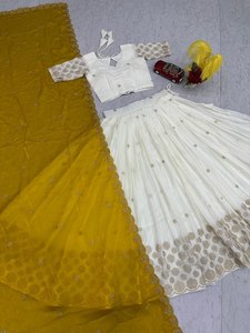 White Lehenga Choli With <b>Dupatta</b> Floral Embroidered <b>Net</b> Skirt Blouse Set Wedding Party Wear for Women - Product Image 2