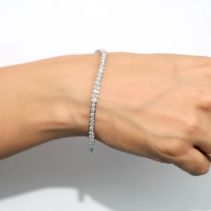 Bracelet tennis en diamant de laboratoire certifié IGI en or 18 carats, taille ronde, demi-sertissage clos, pierre de naissance d'avril, bijoux de mariée faits à la main - Product Image 1