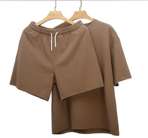 Conjunto Deportivo Ligero Personalizado para Hombre, Camiseta Oversize y Pantalones Cortos, Ropa Urbana Premium, Venta al Por Mayor de Fábrica - Product Image 1