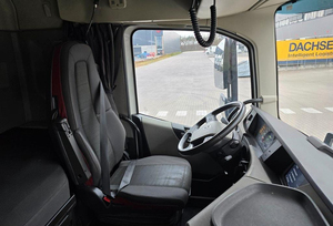 รถบรรทุก VOLVO FM 430 ปี 2023 ใหม่เอี่ยม 460 แรงม้า 338 กิโลวัตต์ 15,000 กม. 5.5 ลิตร เกียร์อัตโนมัติ 9 สปีด - Product Image 3