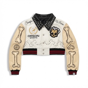 Chaqueta Varsity Corta con Logotipo Personalizado para Mujer, Chaqueta Bomber Punk con Parches de Calaveras y Huesos, Chaqueta Letterman con Mangas de Cuero con Pedrería - Product Image 6