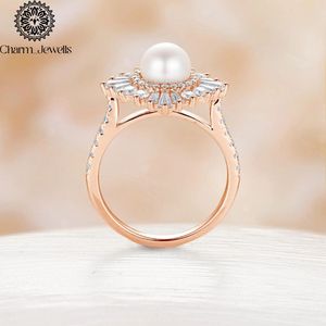Bague de fiançailles Charm_Jewells pour femme, plaquée or rose, avec perle d'eau douce, moissanite taille baguette conique, motif floral, sertie à griffes - Product Image 2