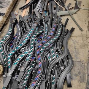 สายรัดคิ้วหนังม้าสีดำแบบพกพาสายรัดคิ้วคริสตัลสีฟ้าและสีชมพูจากหินดีไซน์แบบ Vel Cro - Product Image 6