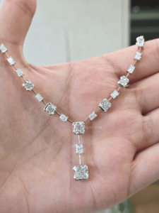 Collar de Lujo para Mujer con Diamante Cultivado en Laboratorio, Oro de 14K, Certificado IGI, Corte Esmeralda de 7.77ct, con Colgante Graduado en Forma de Gota - Product Image 3