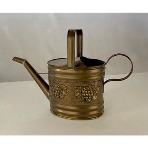 Decorative <b>Iron</b> Garden Water Can Decorative outdoor display <b>Lightweight</b> Garden Watering Can By Supplier At Bulk Price - Product Image 1