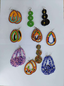 Boucles d'oreilles brodées à la main, personnalisées, avec perles et paillettes, pour les magasins d'accessoires de mode par MD HANDICRAFTS - Product Image 5