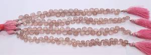 Perles de Quartz Fraise Rose Naturel Facettées en Forme de Cœur, Briolette, Fil de 8 Pouces, 8-9MM, Vente en Gros - Product Image 5