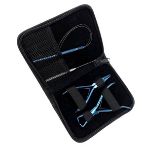 Kit d'outils professionnels noirs pour extensions capillaires avec pinces microlink, ciseaux, aiguille en C, clip de sectionnement, peigne et outil à boucle - Product Image 1
