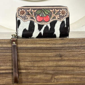 Portefeuille-pochette pour femme en cuir véritable de vachette à poils, style western, avec motif cerise, fermeture éclair intégrale et dragonne, organisateur de poche - Product Image 4