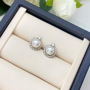 Boucles d'oreilles rondes en argent S925 avec perle d'eau douce de 7 mm, qualité impeccable, style simple, élégant et raffiné - Product Image 1