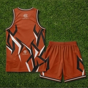Uniforme de Baloncesto Unisex de Alta Calidad, Naranja y Negro, Sublimado, Cuello en V, Sin Mangas, Absorbe la Humedad, Ajuste Atlético, Logotipo Personalizado - Product Image 2