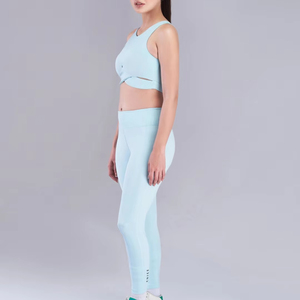 Conjunto de Yoga de 3 Piezas Transpirable para Mujer con Tecnología de Corte Automático, Tela de Secado Rápido para Pilates y Entrenamientos en el Gimnasio - Product Image 2